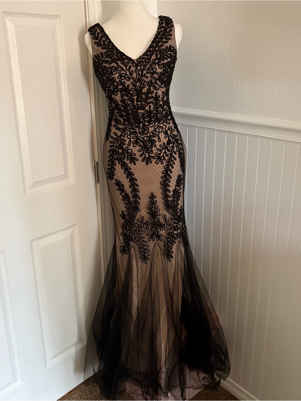 Elegant Nude & Black Soutache Appliqué Evening Gown